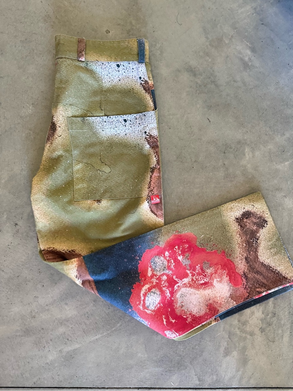 Men's Artistic Print Chinos in Olive with Red Accent